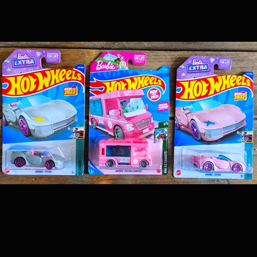 Hot Wheels Barbie Extra "Tooned" Dream Cars and Dream Camper combo